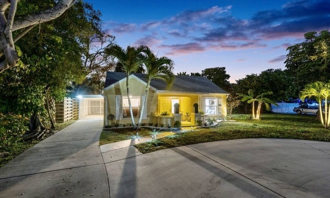 Lakeside Point Haus | Coastal oasis of Lantana