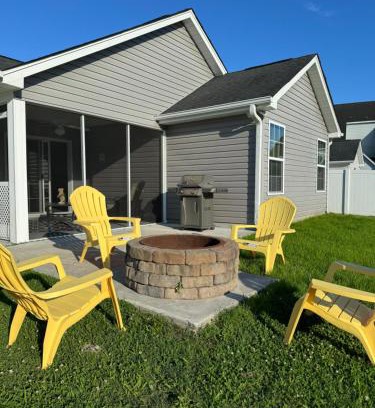 Socastee Haus | Coastal Oasis: Pool & Beach!