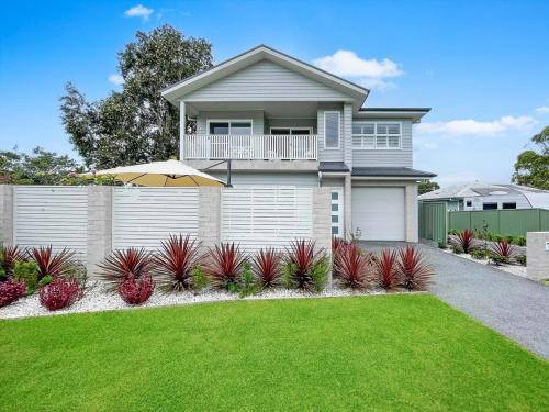 Shellharbour Haus | Coastline Cove - Modern Townhome Oasis