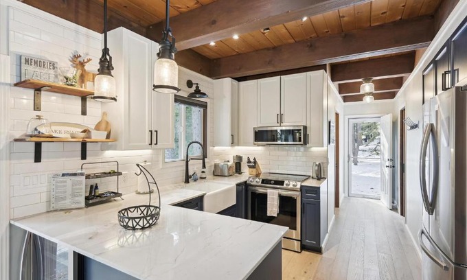 Carnelian Bay Haus | Cobalt Cabin by Tahoe Getaways - Beautifully Remodeled Pet Friendly 3 BR with Hot Tub & EV