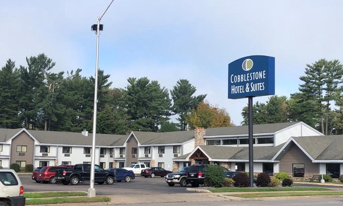 Wisconsin Rapids Hotel | Cobblestone Hotel & Suites - Wisconsin Rapids