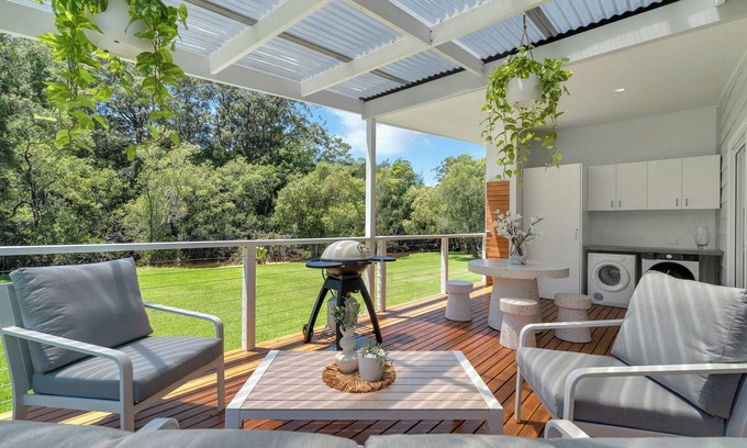 Repton Wohnung | Cockatoo - Sleeps 5, Luxe Riverside Retreat