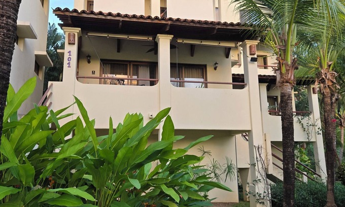 Coco Sunset Hills Eigentumswohnung | Coco Beach, Las Palmas, Guanacaste. Cozy 2-bedroom condo. Pet friendly.