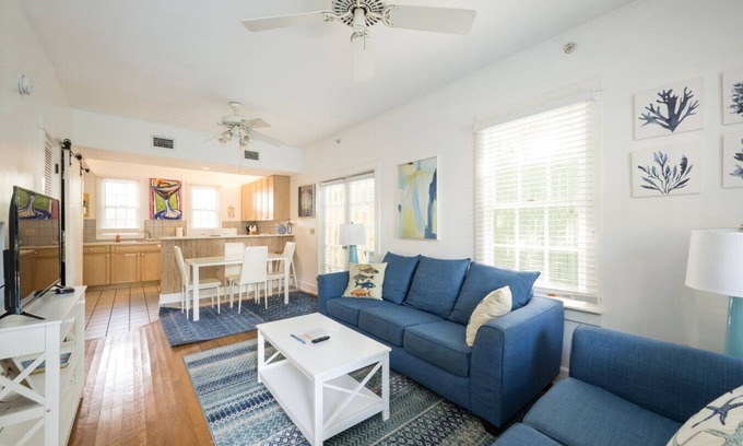 White Street Gallery District Haus | Coco's Poolside Retreat