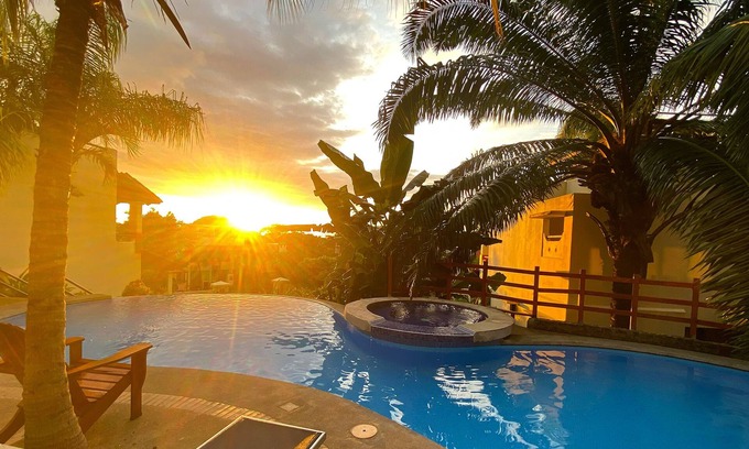 Coco Sunset Hills Eigentumswohnung | Tropisches Paradies mit majestätischen Pazifik-Sonnenuntergängen!