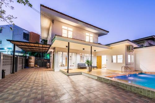 Phra Khanong Nuea Villa | Coco59- Private 3BR Pool Villa