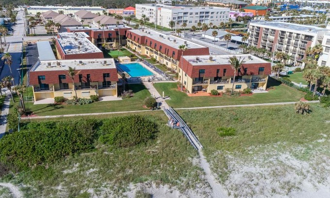 Avon By The Sea Haus | Cocoa Beach Club