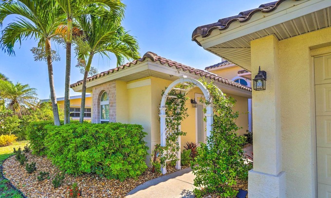 Cocoa Isles Country Club Hütte | NEW! Cocoa Beach Studio ~ 2 Mi to the Sandy Shore!