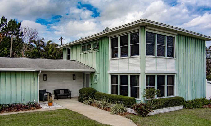 Cocoa Haus | Cocoa Riverside Oasis - King Suite with Private Pool