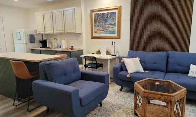 Cocoa Wohnung | Cocoa Village Hideaway - 1 Bedroom/1 Bath Walk to Riverfront and Restaurants