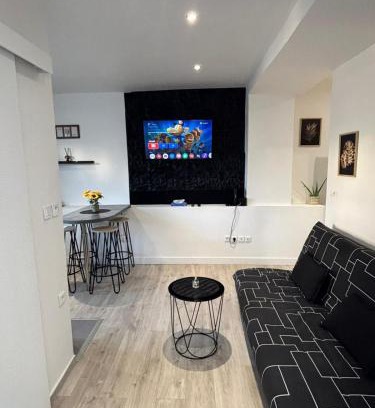 Arpajon Wohnung | COCON Cosy - Free Parking - City Center