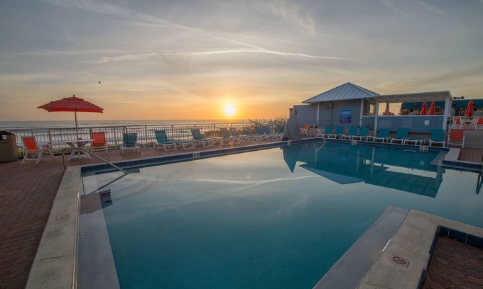 New Smyrna Beach Hotel | Coconut Palms Beach Resort II a Ramada by Wyndham