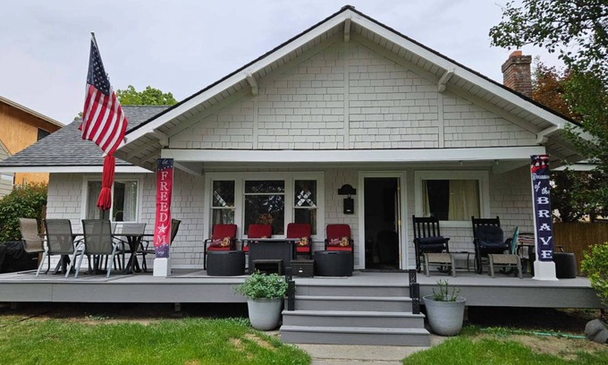 Coeur d'Alene Haus | Coeur d'Alene Famous Lakeshore Cottage in der Nähe zum Strand!