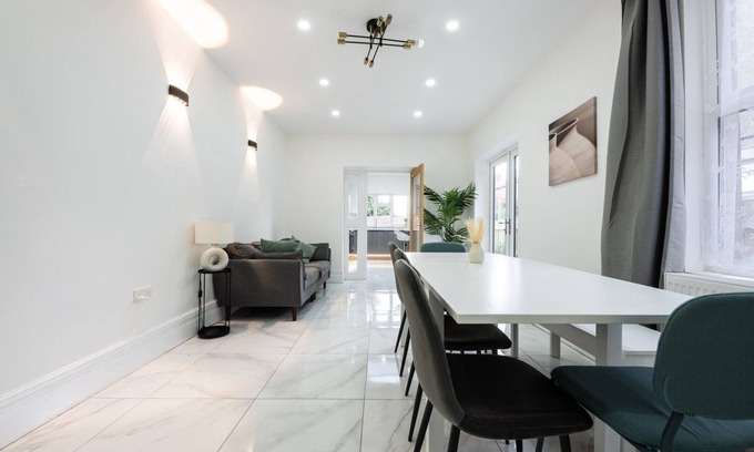 Grangetown Haus | Cohost Partners 6-Bed Home Perfect for Groups