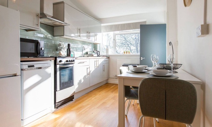 Sketty Wohnung | Cohost Partners Charming 2BR in Brynmill Free Parking