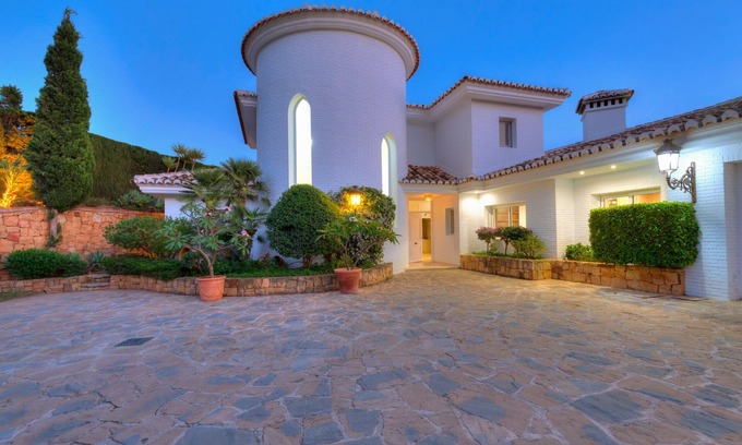 La Capellania Villa | Colina del Mar, un Magnífico Jardín con Piscina y Maravillosas Vistas