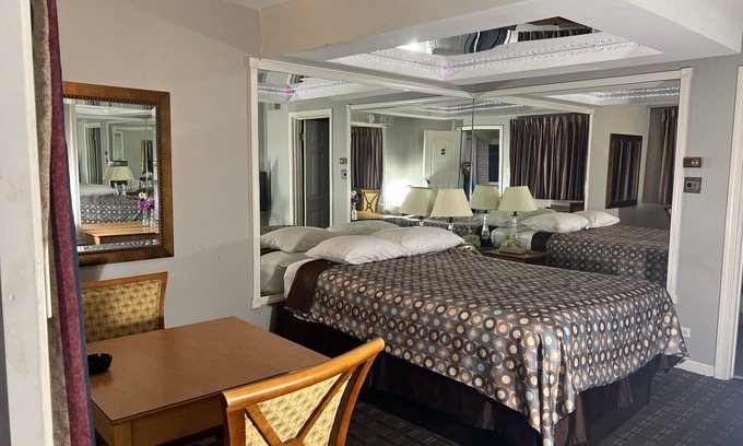 Brookfield Hotel | Colony Motel