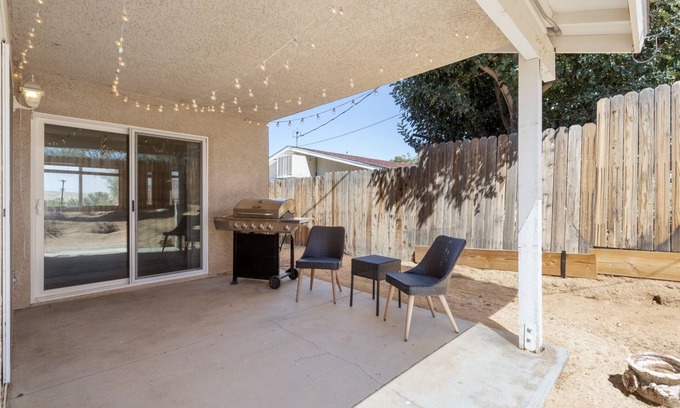 Joshua Tree Haus | Colorful Cactus - Hot Tub, Bbq And Fire Pit! 4 Bedroom Home by RedAwning