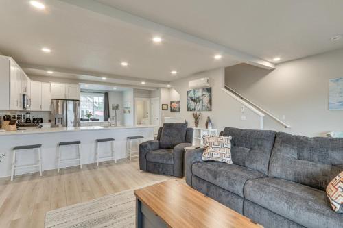 Hammond Haus | Columbia River Views Spacious Hammond Getaway!