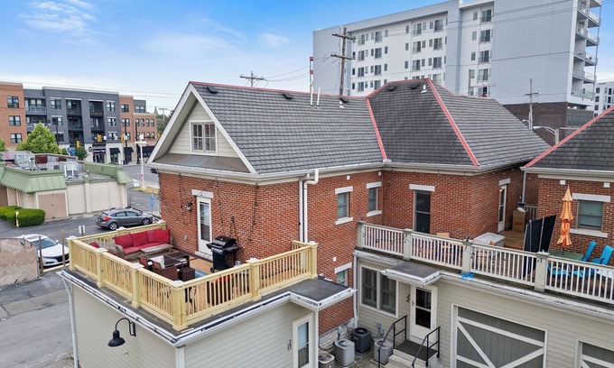 Victorian Village Haus | Combined 2 homes-9BR/8 BTH, 25 beds Best Location. Perfect for Large Groups