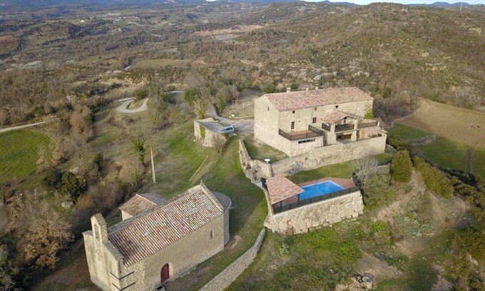 Sagas Hütte | Come and live a unique experience in the middle of nature in La Sala de Biure.