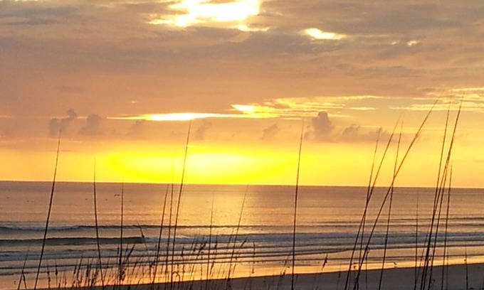 New Smyrna Beach Villa | *** NEUER SMYRNA BEACH *** OCEAN VIEW *** 70 FÜSSE ** BEACH WALKWAY *** LUXUSHAUS