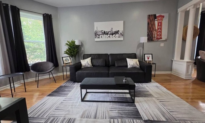 South Shore Wohnung | Come experience The Lake Shore!