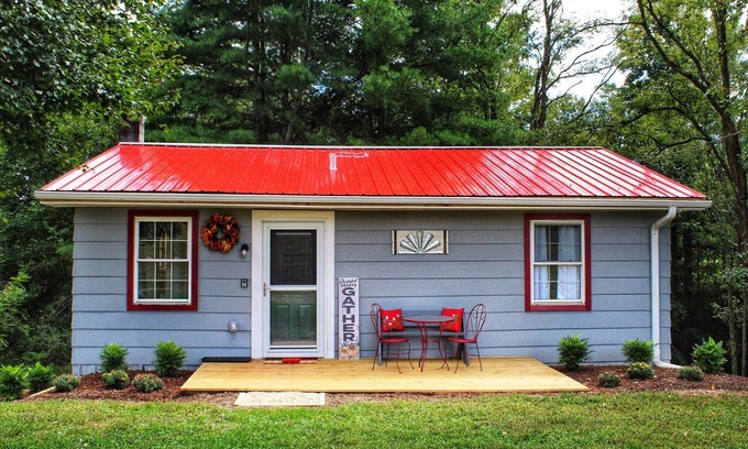 Elkin Haus | Come Get Cozy at Our Elkin Country Cottage