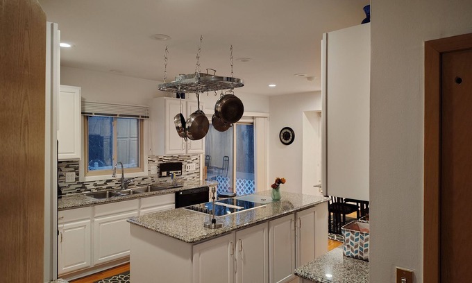 West Bloomfield Haus | Comfort and Entertainment under one roof!