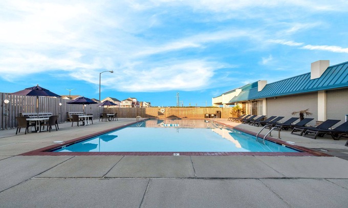 Kill Devil Hills Hotel | Comfort Inn On the Ocean