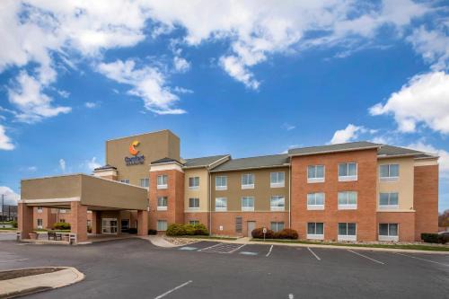Akron Hotel | Comfort Inn & Suites Akron South