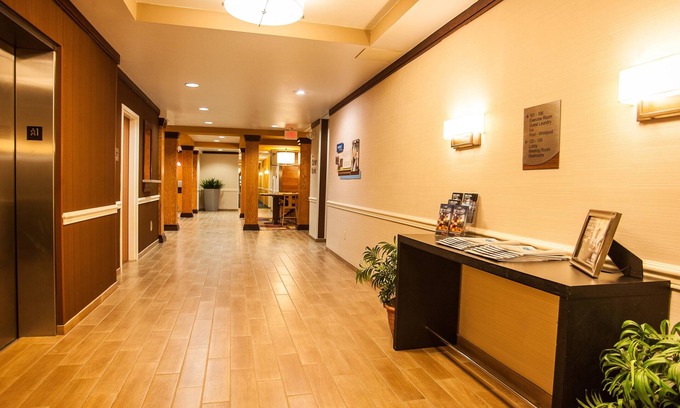 Akron Hotel | Comfort Inn & Suites Akron South