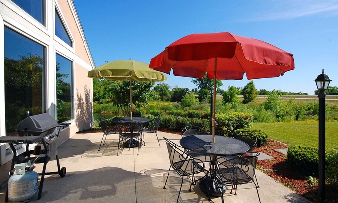 Jackson Hotel | Comfort Inn & Suites Jackson - West Bend