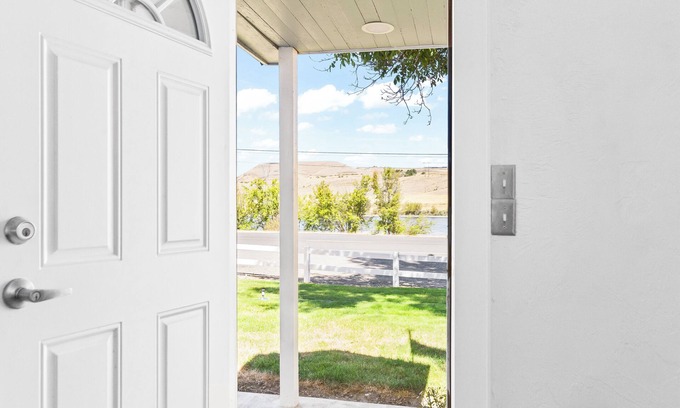 Asotin County Haus | Comfort & River Views! 2-bedroom house in charming Asotin, Washington.