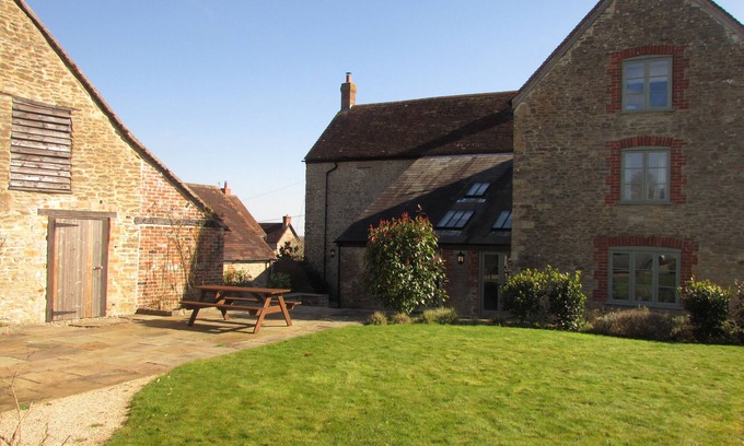 South Cheriton Sonstige | Comfortable large farmhouse perfect for family country holidays