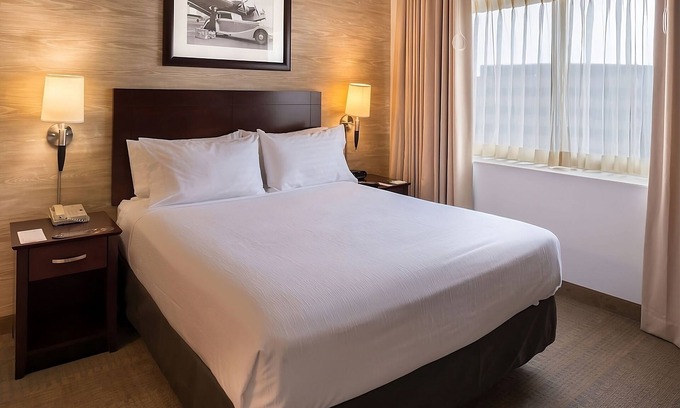 O'Hare Hotel | Comfortable Stay, Convenient Location! With Complimentary Airport Shuttle!