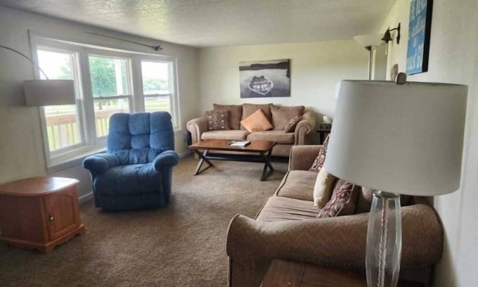 Warsaw Hotel | Comfortable Stay in Aprtment w/ Pool Access, Community Fire Pit, and Lake Access