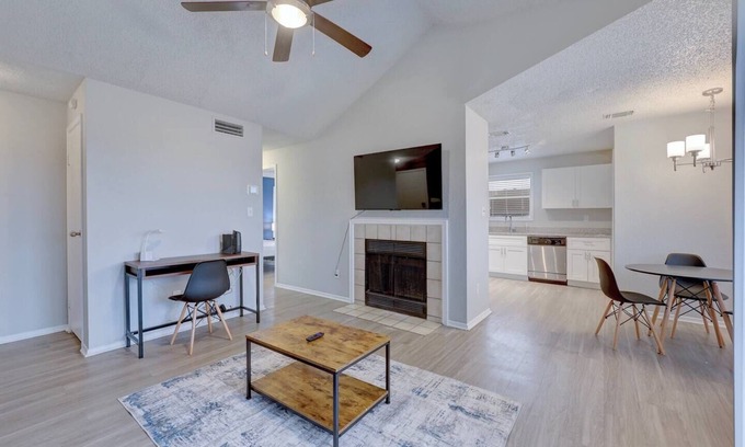 Milwood Wohnung | Comfy 2BD Apt | Austin Texas
