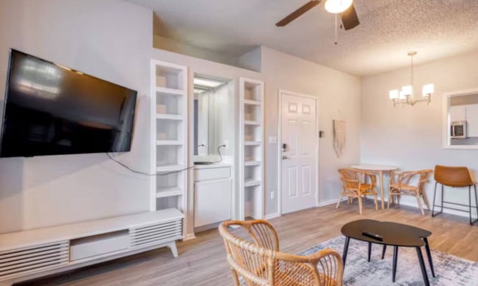 Milwood Wohnung | Comfy 2BD Apt | Austin Texas