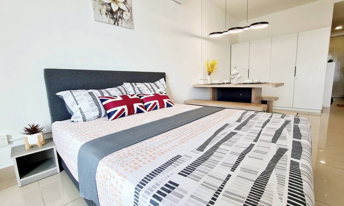 Subang Jaya Wohnung | Comfy 4 Guest Studio Subang Jaya SS15 Courtyard First Subang with Free Wifi