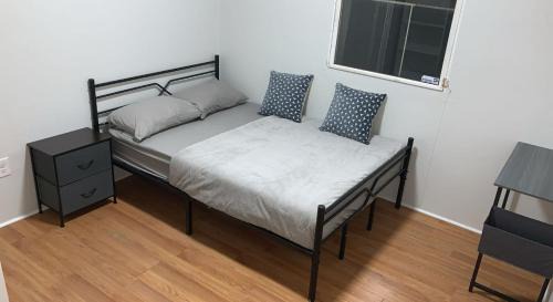 The Heights Haus | Comfy apt with skyline front view Mins away from NYC