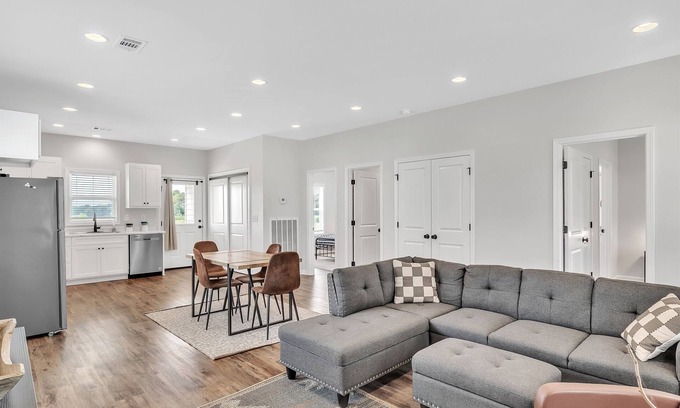 Columbus Haus | Comfy & Convenient 2BR Guest House in Columbus