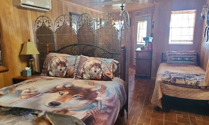 Luna County Kabine | Comfy & Cozy Ranch Cabin w/ Spectacular Views