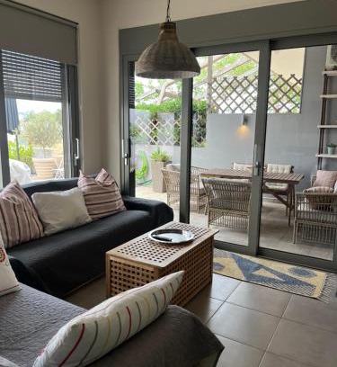 Kourouta Haus | Comfy Kourouta Apartment & Suite