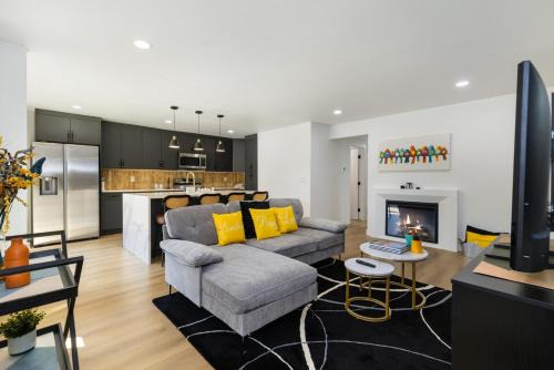 Somerset Haus | Comfy Stay in Bellevue, Parking Included