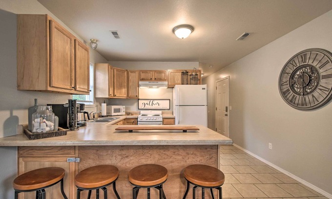 West Plains Haus | NEW! Comfy West Plains Home < 1 Mi to Main Street!