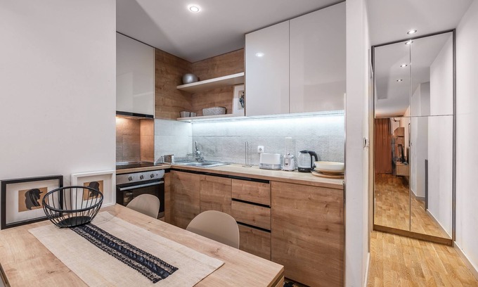 Rozino Wohnung | Compact, Central Studio 5 min to Beach in Budva
