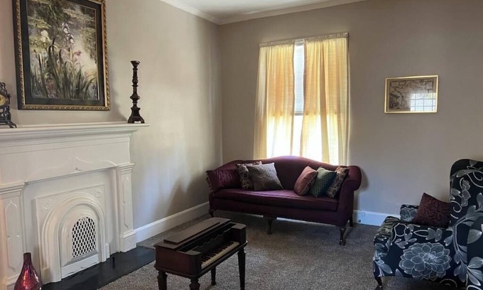 Selma Wohnung | Complete your historical tour of Selma by living in an 1862 antebellum home.