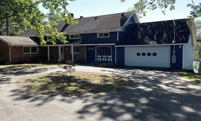 Quincy Hütte | Completely Renovated in 2024 Family Lake House