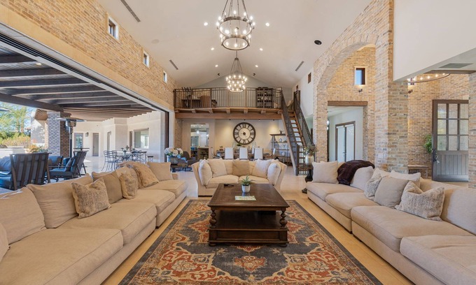 Bermuda Dunes Haus | 2 houses 2 pools 12bd 13 Bath. Sleeps 36. Courts + Spas+ Game room + Golf